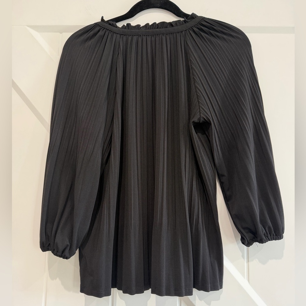 Cable & Gauge Black Pleated Blouse - Picture 2 of 4